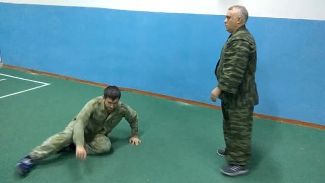 Выведение из равновесия при захвате за рукав   1