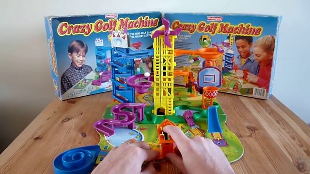 A Waddingtons Crazy Golf Machine Board Game in action 1 of 2 смотреть онлайн