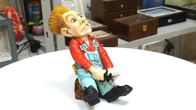 Фигурка "Электрик" Н=15 см смотреть онлайн