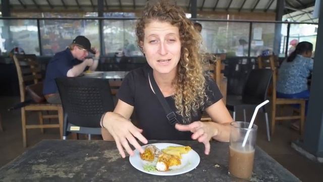 THE Street Food Tour In Kandy Sri Lanka - SRI LANKAN CURRY & CHEESE KOTTU ROTI + TOP SRI LANKAN FOO