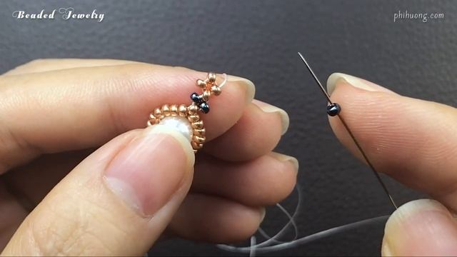 Quick & easy to make beaded bracelet with seed beads and pearls. Beading tutoria.mp4 смотреть онлайн