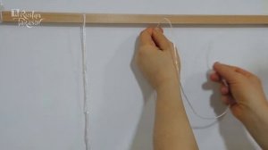 Как вешать картины на музейную петлю. Как ее вязать.