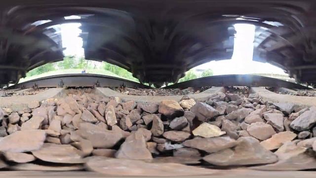 VR 360 Video - Under the train / Камера попала под поезд смотреть онлайн