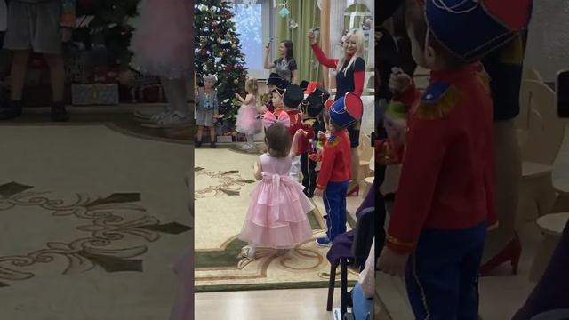 Новый год Утренник смотреть онлайн