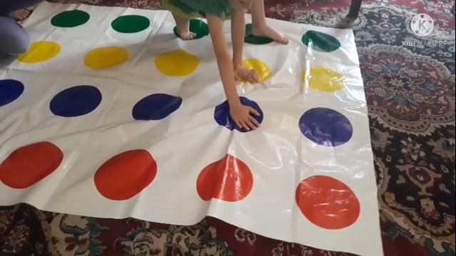 игра в твистер смотреть онлайн