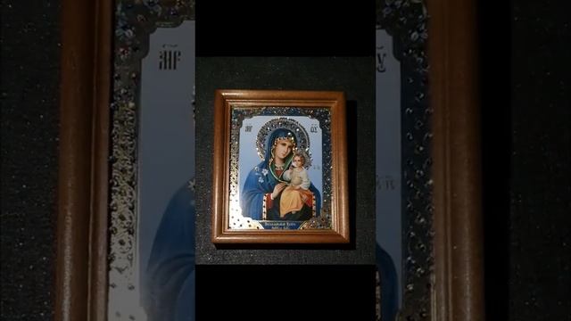 Икона Пресвятой Божией Матери "Неувядаемый Цвет", украшенная вручную кристаллами "Swarovski" смотреть онлайн