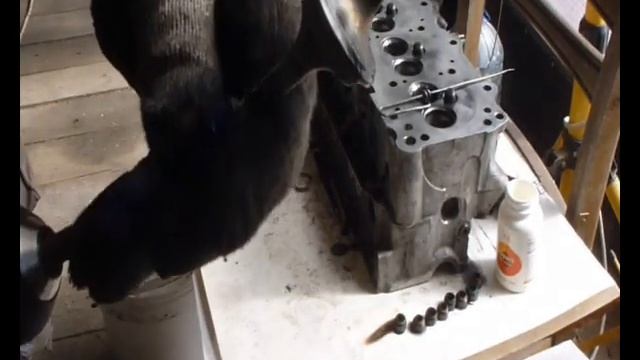 ГБЦ, МВ ОМ 601. Притирка клапанов, применяю ХАДО. смотреть онлайн