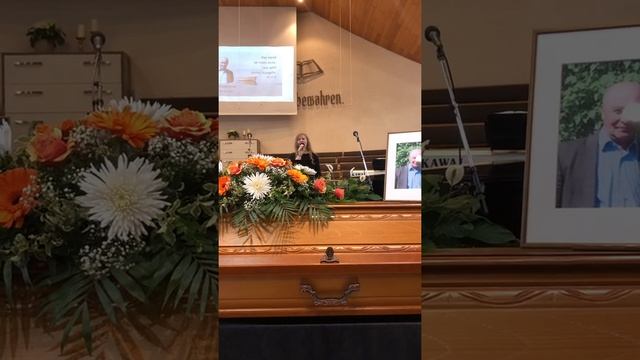 Песня»Со мной ли Он» поёт на похоронах дедушки внучка ♥️ Beerdigung von Wasili Borowikow смотреть онлайн