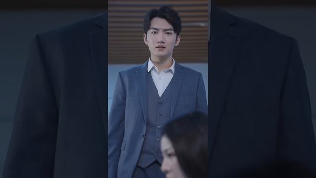 妹妹奪走她的兒子代替她嫁給總裁，殊不知她生的是龍鳳胎，6年後帶著萌寶以身價千億女總裁的身份霸氣回歸，總裁見到女兒的臉明白了一切，後悔猛追妻！#熱播短劇 #霸道總裁 #重生 #逆襲復仇 смотреть онлайн