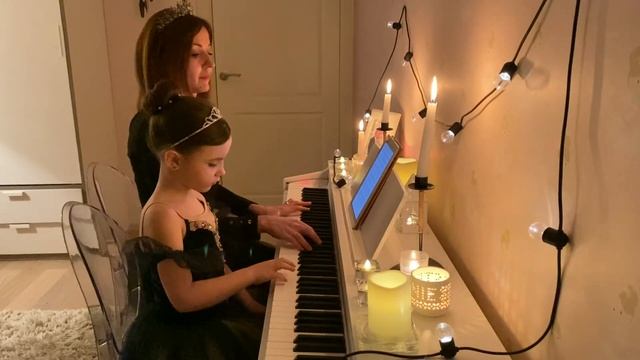 Стефания Солдатова/Stefania Soldatova, 6 лет Фортепиано+Танец, Поль Мориа - Менуэт в 4 руки. смотреть онлайн
