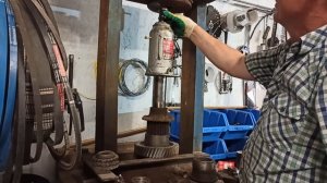 Меняем подшипник ступицы колеса на прицепе, для перевозки лодки,  своими руками.