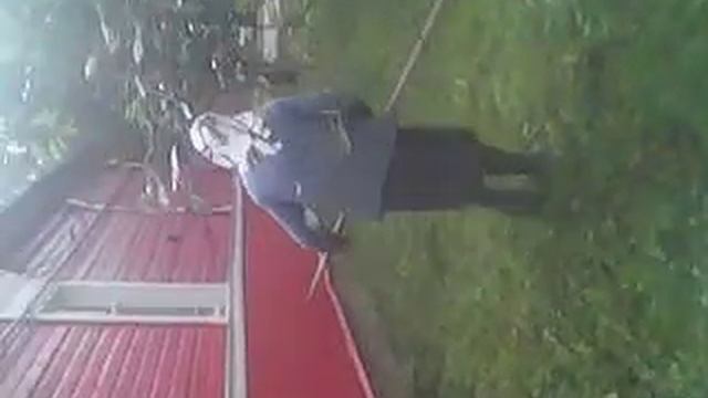 Бабулька облагораживает город Трубчевск смотреть онлайн