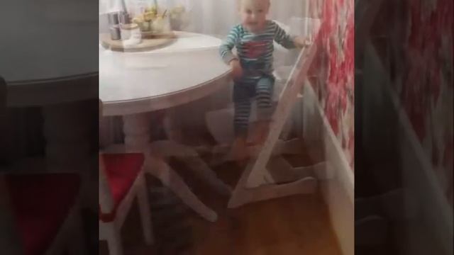 Слезаем с детского растущего стула) смотреть онлайн