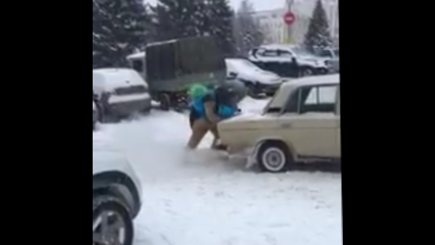 Еж толкает «Жигули» смотреть онлайн