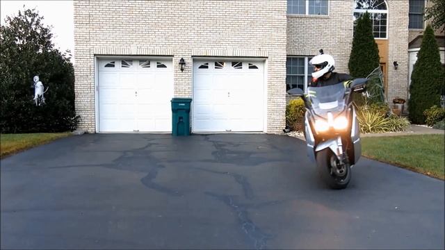 BMW C-Evolution Electric Maxi-Scooter Review - Moto Mouth Moshe #39 смотреть онлайн