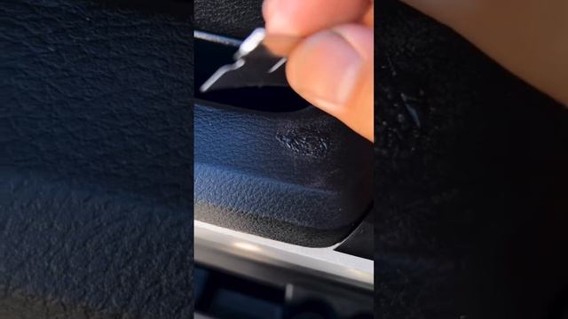 убираем след от уголька с дверной карты.#перетяжкасалона #automobile смотреть онлайн