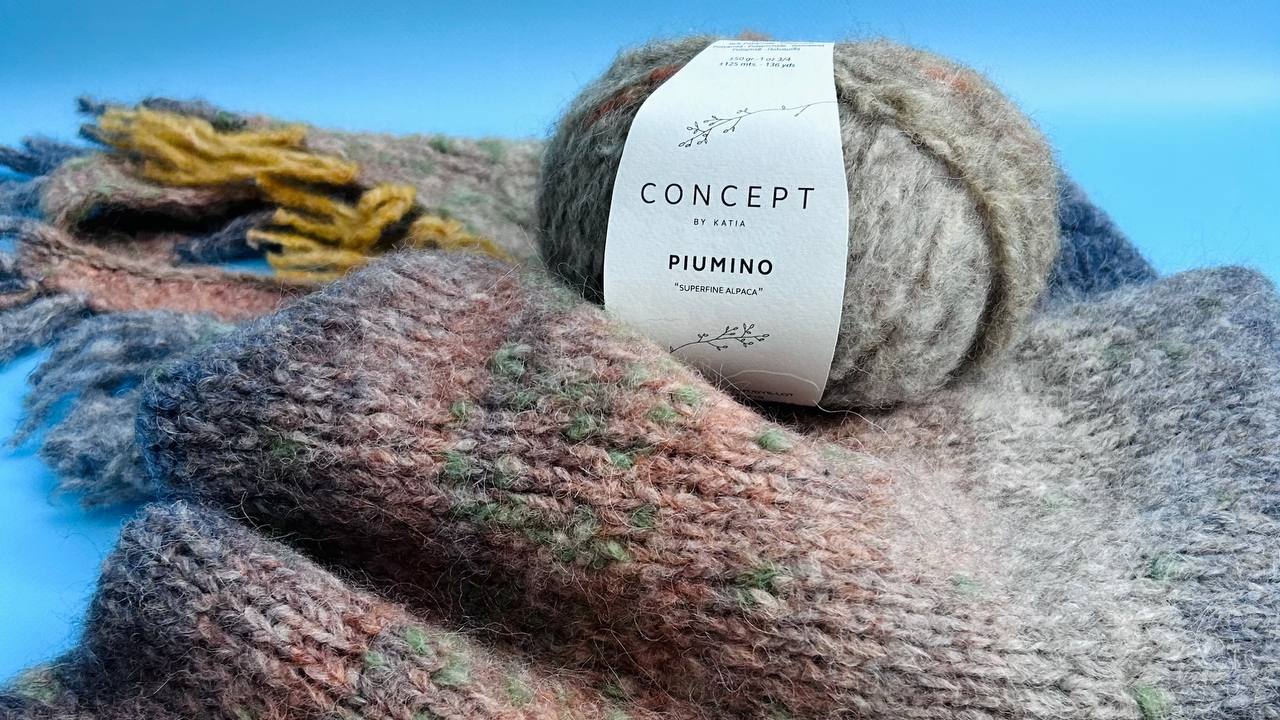 Вязаный шарф из Katia Plumino от магазина пряжи Knitted-story-shop.ru смотреть онлайн