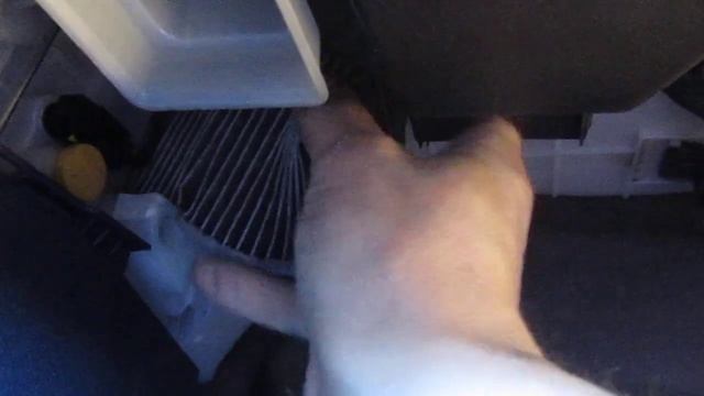 замена салонного фильтра Ситроен берлинго 2 2012 г (Пежо типпи) Часть первая