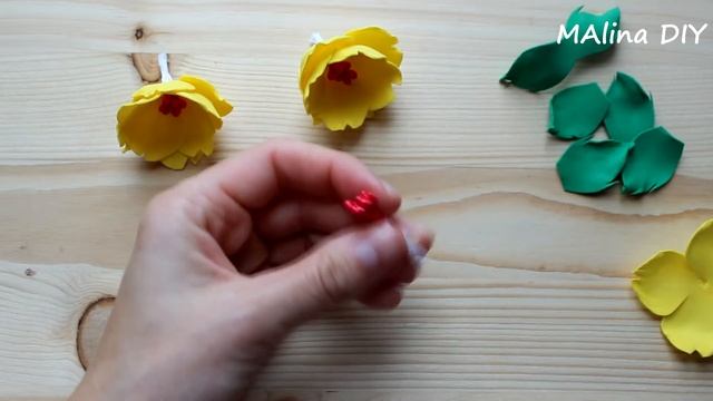 Резинка для волос с цветами из фоамирана.|DIY|Easy foam flowers scrunchie смотреть онлайн