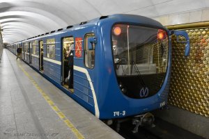 Поезда метро на станции Лесная в Северной столице