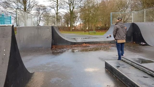 2 X TRAXXAS MAXX RC 4x4 TRUCKS SKATE PARK BACKFLIP BASH!! NEW RELEASE смотреть онлайн
