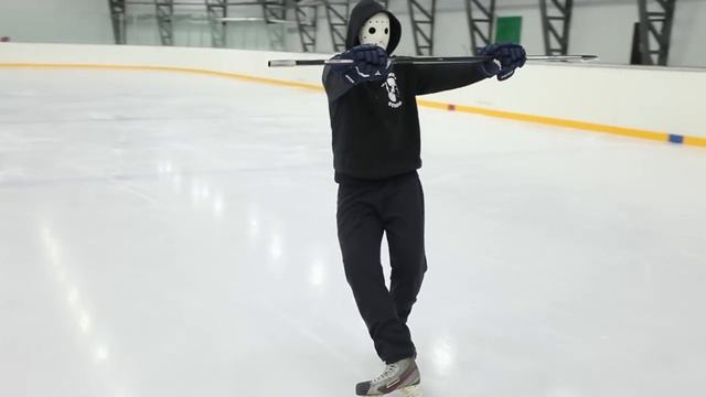 ОБУЧЕНИЕ как затормозить на одном коньке | Хоккей смотреть онлайн