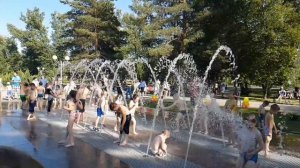 Открытие фонтанов в городе Энергодаре посмотрите как радуются дети Какая красота