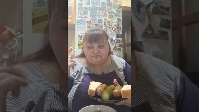 небольшой перекус 🤣🤣🤣 смотреть онлайн