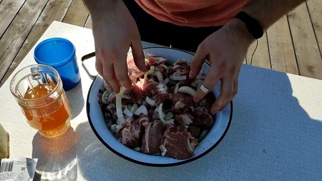 Мой любимый рецепт шашлыка. Нежнейший шашлык из свинины. Тает во рту! смотреть онлайн