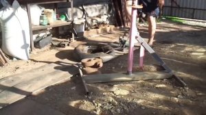 Самодельная шиномонтажка. Разбортовка колёса.