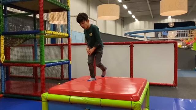 Jason and Alex indoor active games and restaurant vlog смотреть онлайн