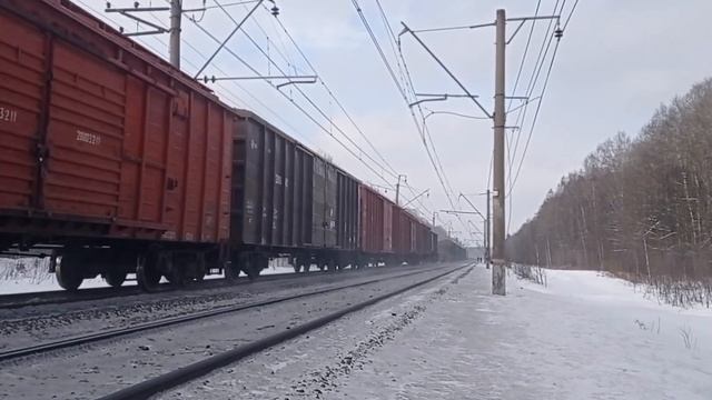 электровоз 2ЭС6-1334(Синара) с грузовым составом смотреть онлайн