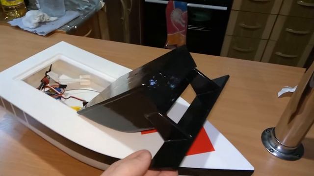 Катер на радиоуправлении из потолочки , почти готов! смотреть онлайн