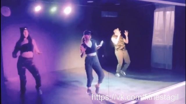 Дансхолл с Алиной (Dancehall) в студии фитнеса, йоги, танцев на Уральском пр. 85 (Нижний Тагил) смотреть онлайн