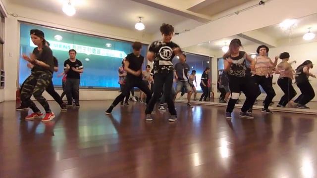 Golden Wei 'Jiggle It' TOK Ft. Monster Twins смотреть онлайн