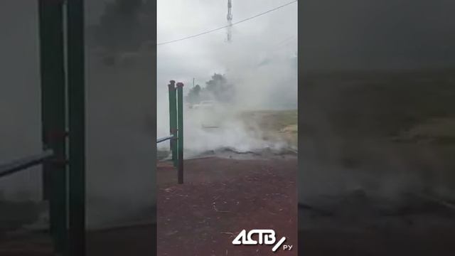 Дети подожгли матрасы во дворе дома на Сахалине смотреть онлайн