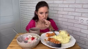 МУКБАНГ ПЮРЕ КАРТОФЕЛЬНОЕ РЫБА СТЕЙКИ САЛАТ ЛЕТНИЙ БАШНЯ ПОМОЩНИКА «ДРУГ КУЗЯ»