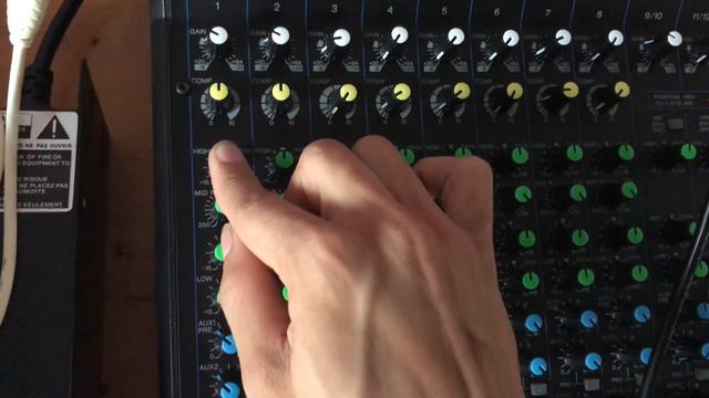 Bàn trộn mixer yamaha MG16XU giá 4tr290 mới nguyên hộp ,hàng chuẩn,chất lượng cao .LH:01689840238 смотреть онлайн