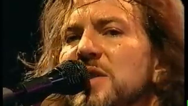Pearl Jam - elderly woman behind the counter in a small town - Live Argentina смотреть онлайн