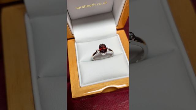 Oval garnet and cubic zirconia sterling silver ring смотреть онлайн