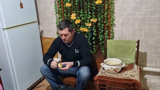 Тушёная  свинина,пюре и капуста наш обед.