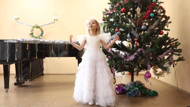 3 НОВОГОДНЕЕ ЧУДО ДЛЯ КАЖДОГО. Сороковая Есения ДШИ №3 города Курска смотреть онлайн