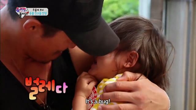 A bug on Sarang's arm! смотреть онлайн