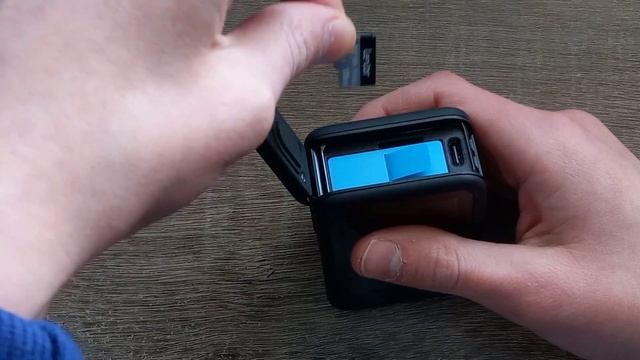 How to Insert Micro SD Card - GoPro Hero 10 смотреть онлайн
