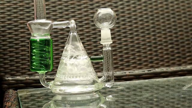 Bongo szklane THUG LIFE ZIELONY LAB RECYCLER 21 CM BS440 смотреть онлайн