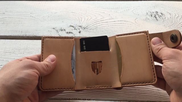 Кожаный кошелёк через год использования