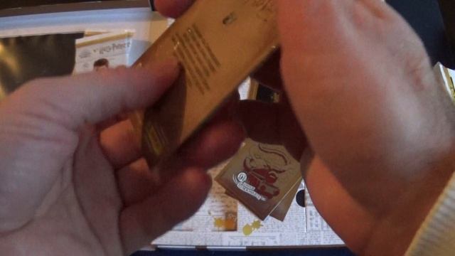 Ouverture du coffret Harry Potter Bienvenue à Poudlard, cartes de collection Panini смотреть онлайн
