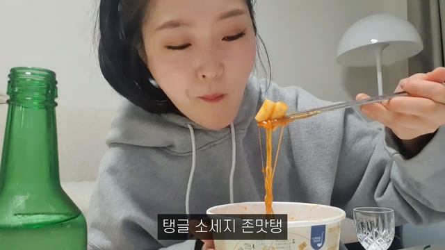 [소곱창편] VLOG | 2,3차는 매일 혼술... 나 외로워 (소곱창, 뒷통구이, 리치떡볶이, 깐풍기, 짬뽕, 볶음밥, 잔치국수, 라면, 냉면, 우노피자) Mukbang Vlo смотреть онлайн