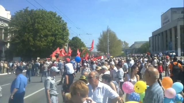 Первомайская демонстрация 2013 в Симферополе 2 смотреть онлайн