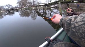 РЫБАЛКА НА ЗИМНЮЮ УДОЧКУ С ЛОДКИ !!! ЛОВЛЯ ОКУНЯ НА ЗИМНЮЮ УДОЧКУ !!! ЛОВЛЯ ОКУНЯ В ДЕКАБРЕ